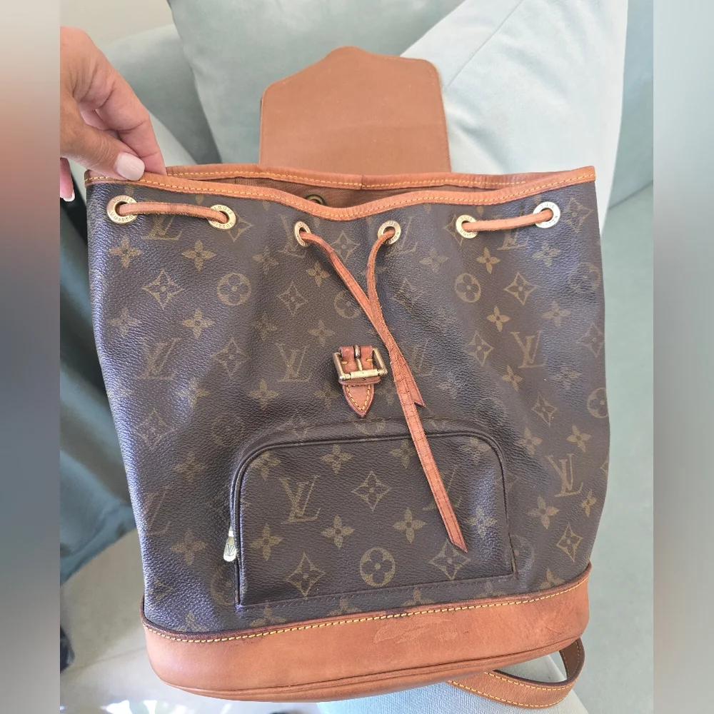 LOUIS VUITTON Montsouris MM Backpack Monogram Canvas - Picture 9 of 17